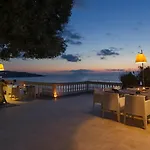 فندق Grand Cocumella سانتّانييلّو