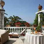 Grand Cocumella فندق سانتّانييلّو
