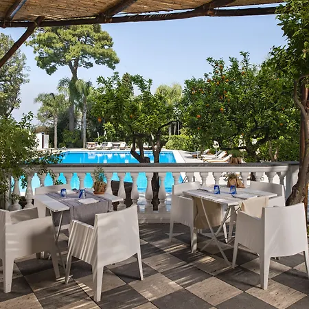 Grand Cocumella Hotell