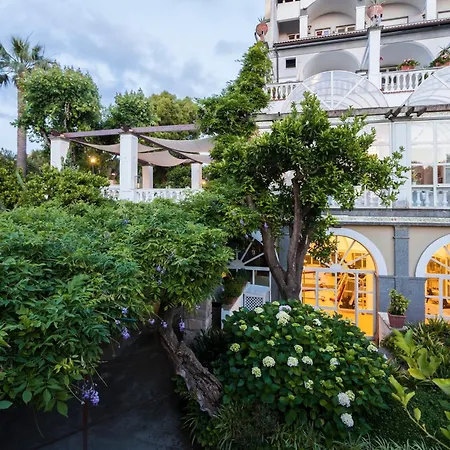 Grand Cocumella Hotell